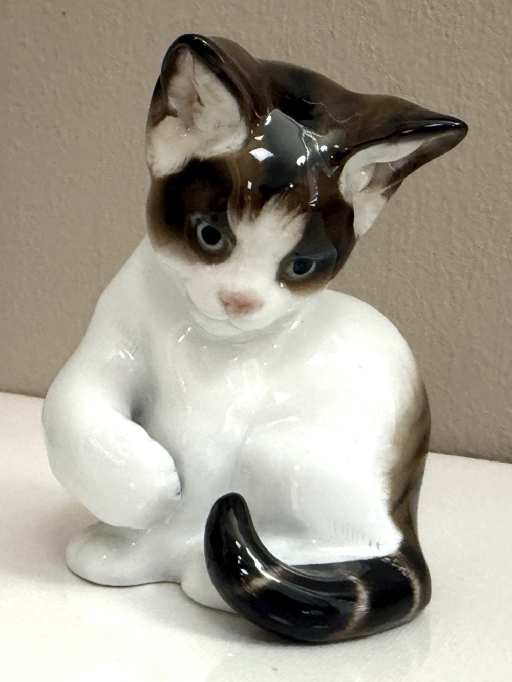 Rosenthal Germany Playful Seated Kitten Figurine in Excellent Condition